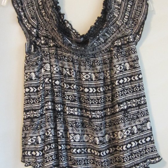 Mossimo Supply Co- XXL - black/white print top - Picture 4 of 4